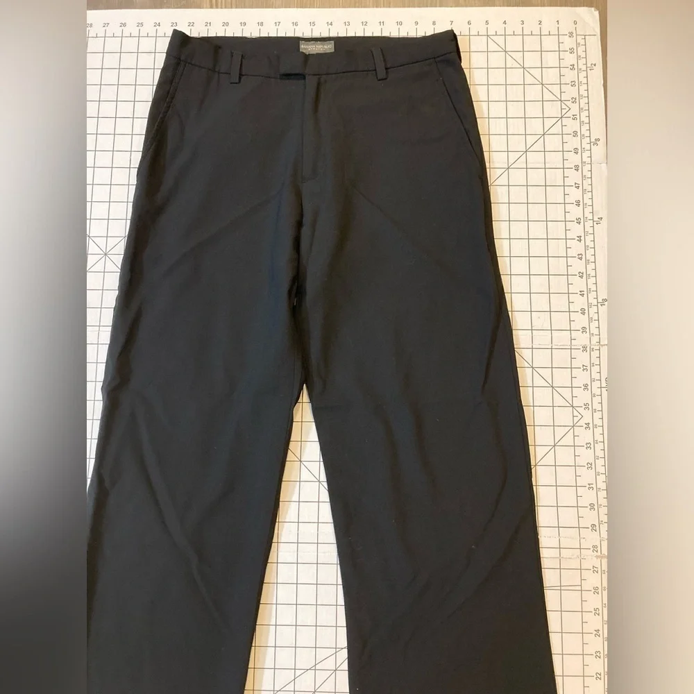 Banana Republic Men’s Size 33L Black Pants‎